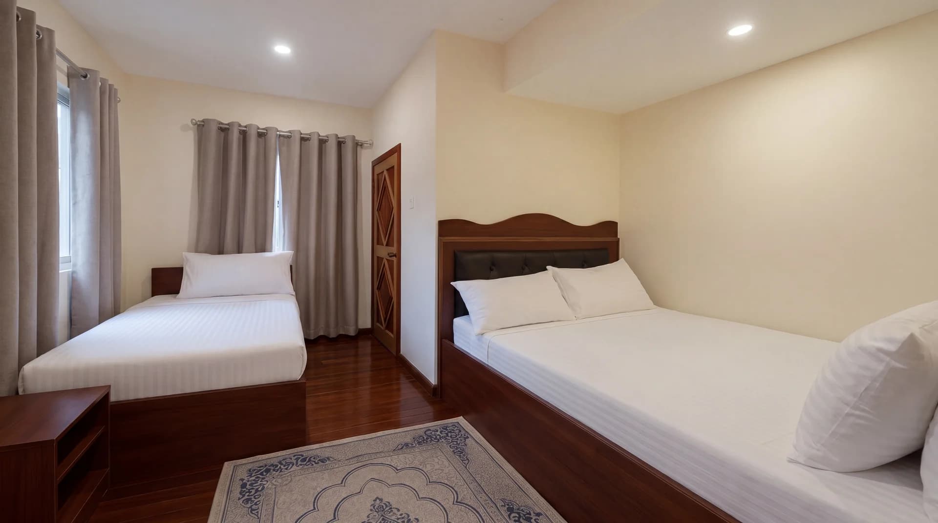 TWIN ROOM thumbnail 3